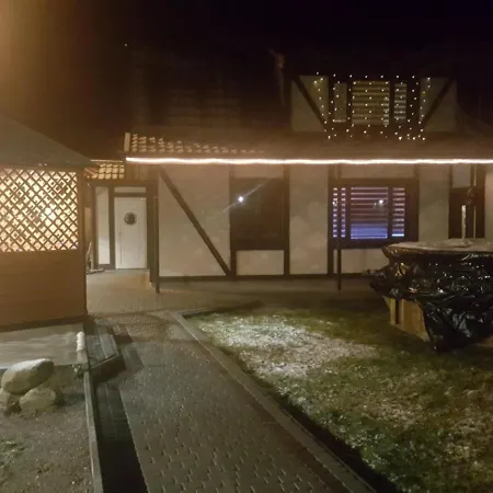 у насті 亚列姆切